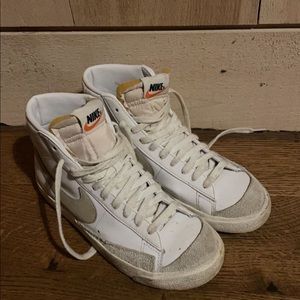 NIKE BLAZERS